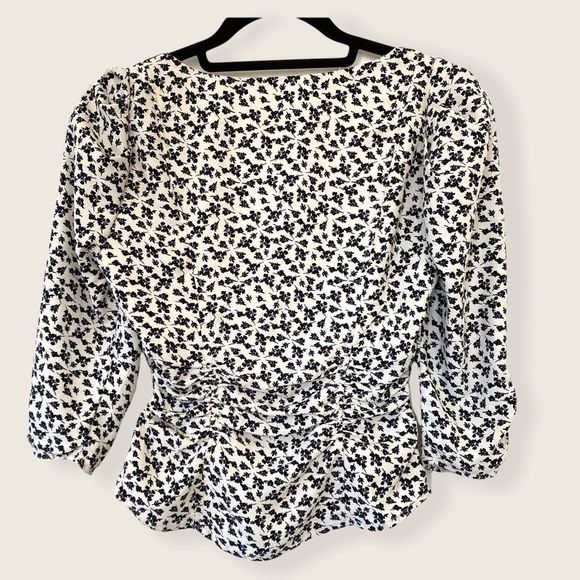 NWT ASTR The Label Button Front Ruched Floral Top White/Black Size XS - Picture 14 of 16